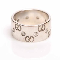 Lot 1936 - EIGHTEEN CARAT GOLD DIAMOND SET GUCCI RING the...