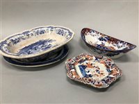 Lot 72 - A GROUP OF BLUE AND WHITE AND IMARI PATTERNED CERAMICS