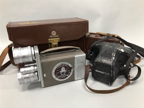 Lot 74 - A GROUP OF VINTAGE CAMERAS AND CAMERA ACCESSORIES