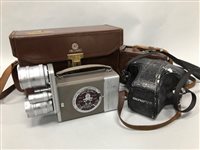 Lot 74 - A GROUP OF VINTAGE CAMERAS AND CAMERA ACCESSORIES