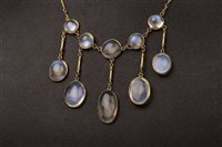 Lot 263 - A GOLD MOONSTONE NECKLACE
