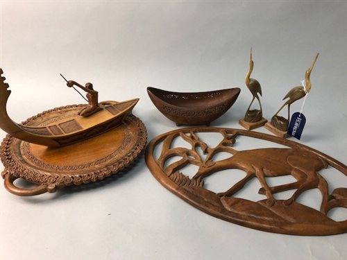 Lot 55 - A LOT OF INDIAN WOOD CARVED ITEMS