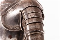 Lot 1669 - A RARE MINIATURE SUIT OF ARMOUR BY KRETLY OF PARIS