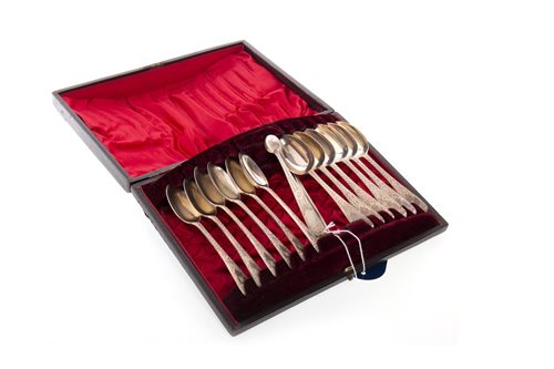 Lot 756 - A SET OF VICTORIAN SILVER TEASPOONS AND TONGS