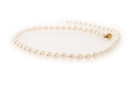 Lot 268 - A PEARL NECKLACE