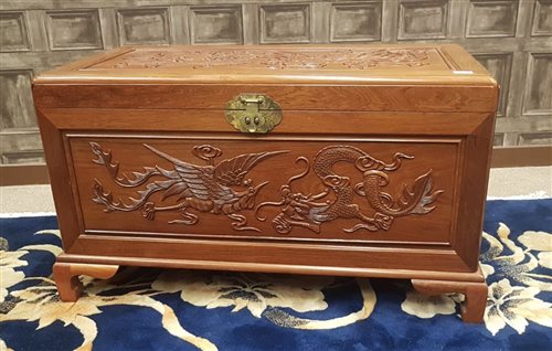 Lot 1100 - A CHINESE BLANKET CHEST