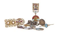 Lot 1808 - A LOT OF TWO SMALL MUMMIFORM COFFIN CHARMS AND OTHER JEWELLERY
