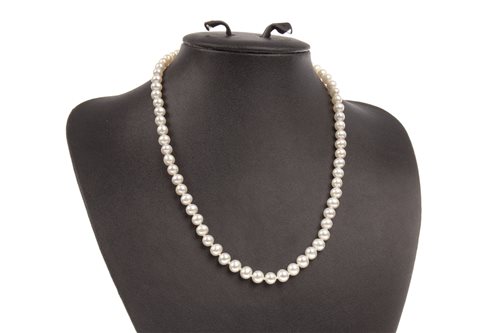 Lot 45 - A PEARL NECKLACE