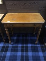 Lot 211 - AN OAK OCCASIONAL TABLE