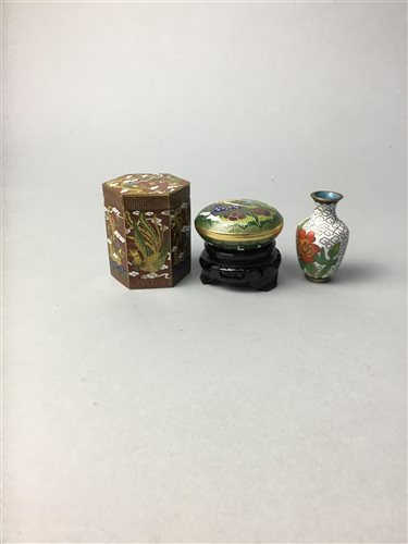 Lot 220 - A LOT OF CHINESE ITEMS
