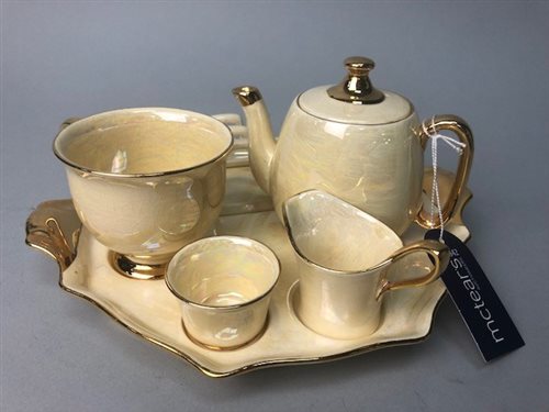 Lot 281 - A ROYAL WINTON BREAKFAST SET