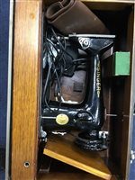 Lot 478 - A SINGER SEWING MACHINE