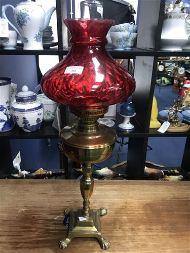 Lot 432 - A VICTORIAN OIL LAMP