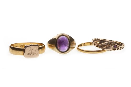 Lot 275 - A GROUP OF FOUR GOLD RINGS