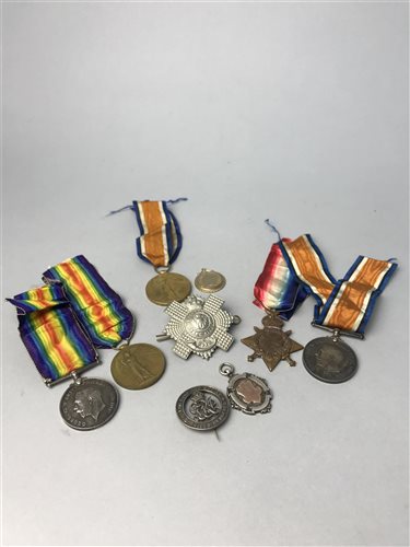 Lot 8 - A LOT OF THREE WWI MEDALS, TWO WWI MEDALS AND OTHER OBJECTS