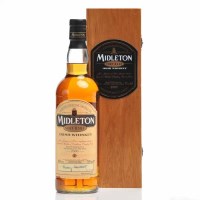 Lot 1115 - MIDLETON VERY RARE 2000 Irish Whiskey. Signed...