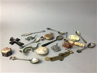 Lot 196 - A POCKET WATCH, LOCKET, BROOCHES AND RINGS