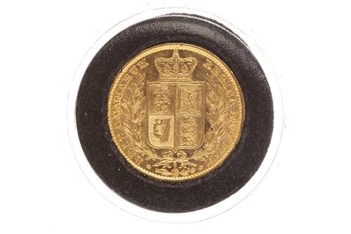 Lot 581 - A GOLD SOVEREIGN, 1882