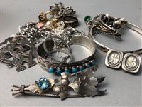 Lot 213 - A COLLECTION OF SILVER AND OTHER JEWELLERY