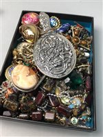 Lot 222 - A COLLECTION OF COSTUME JEWELLERY AND OTHER EPHEMERA