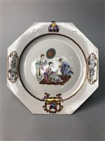 Lot 941 - A CHINESE QING DYNASTY FAMILLE ROSE PLATE
