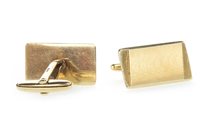 Lot 88 - A PAIR OF CUFF LINKS