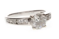 Lot 120 - A DIAMOND SOLITAIRE RING