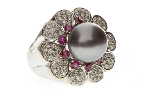 Lot 123 - AN IMPRESSIVE PEARL AND DIAMOND RING