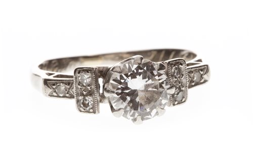 Lot 124 - A DIAMOND SOLITAIRE RING