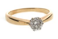 Lot 125 - A DIAMOND SOLITAIRE RING
