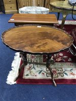Lot 293 - A MAHOGANY OCCASIONAL TABLE AND A MAGAZINE RACK
