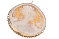 Lot 179 - A LARGE CAMEO BROOCH