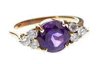 Lot 190 - A PURPLE AND WHITE GEM SET RING