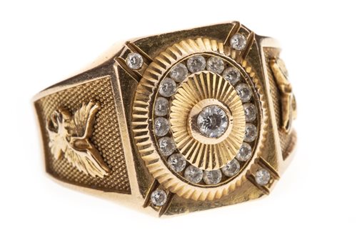 Lot 215 - A GENTLEMAN'S COLLEGE STYLE RING