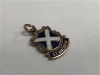 Lot 567 - A NINE CARAT GOLD AND ENAMEL ST ANDREWS CHARM