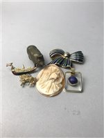 Lot 49 - A LOT OF SILVER AND COSTUME JEWELLERY