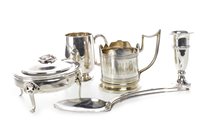 Lot 806 - AN EDWARDIAN SILVER TRINKET BOX, TWO SILVER CUPS, A SILVER SOLIFLEUR VASE AND TWO SILVER TABLESPOONS