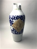 Lot 80 - A CHINESE BLUE AND WHITE VASE