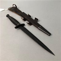 Lot 55 - A REPRODUCTION SYKES AND FAIRBURN DAGGER