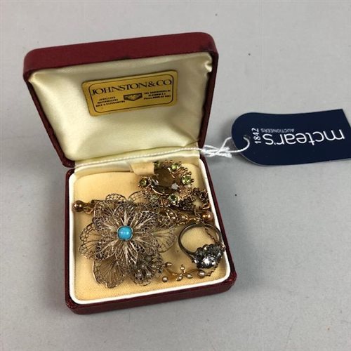 Lot 9 - A GOLD GEM SET BROOCH AND OTHER JEWELLERY