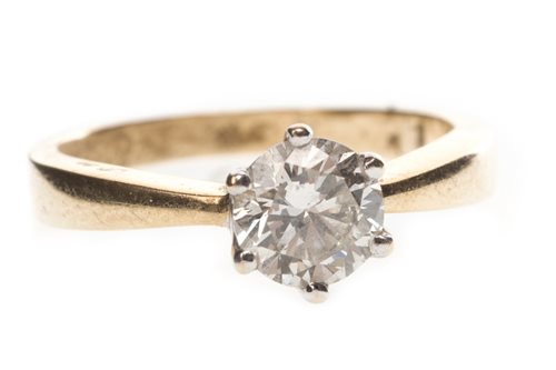Lot 20 - A DIAMOND SOLITAIRE RING