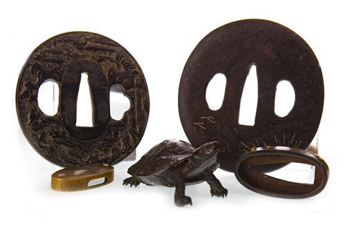 Lot 1031 - A LOT OF JAPANESE BRONZE OBJECTS