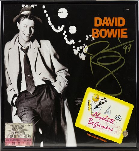 Lot 965 - A DAVID BOWIE VINYL SIGNED BY THE ARTIST