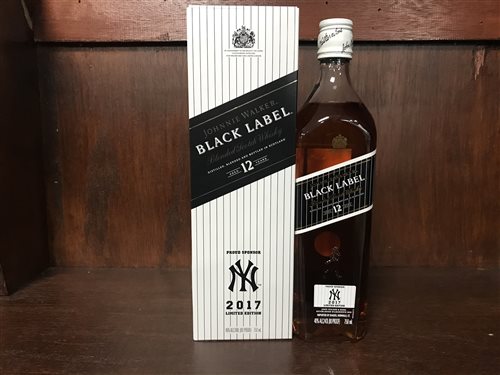 Lot 11 - JOHNNIE WALKER BLACK LABEL AGED 12 YEARS NEW YORK YANKEES EDITION