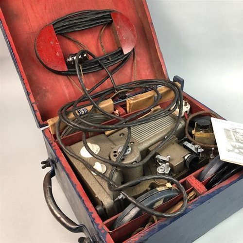 Lot 522 - A VINTAGE CINE PROJECTOR - SPECTO '500'