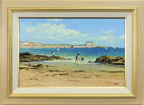 Lot 511 - BEACH SCENE WITH FIGURES, AN OIL BY ALFRED ALLAN