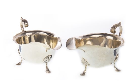 Lot 842 - A PAIR OF EDWARDIAN SILVER SAUCE BOATS