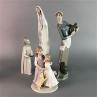 Lot 127 - A LOT OF FOUR LLADRO FIGURES AND A LEONARDO COLLECTION FIGURE GROUP