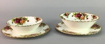 Lot 125 - A ROYAL ALBERT 'OLD COUNTRY ROSES' PART DINNER SERVICE