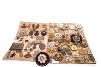 Lot 993 - A LOT OF TWO BOARDS OF CAP AND OTHER BADGES